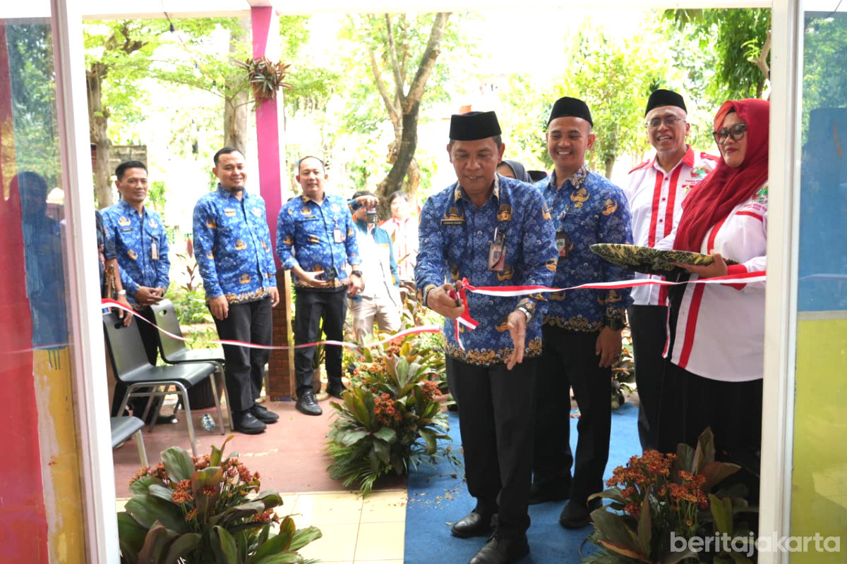 Camat Cengkareng meresmikan Gerai Koperasi Kelurahan Merah Putih Rawa Buaya