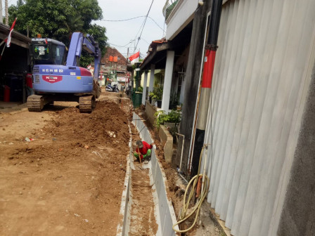 Pembangunan Saluran Air di Jl Ksatriaan 8 Kebon Manggis Capai 70 Persen 