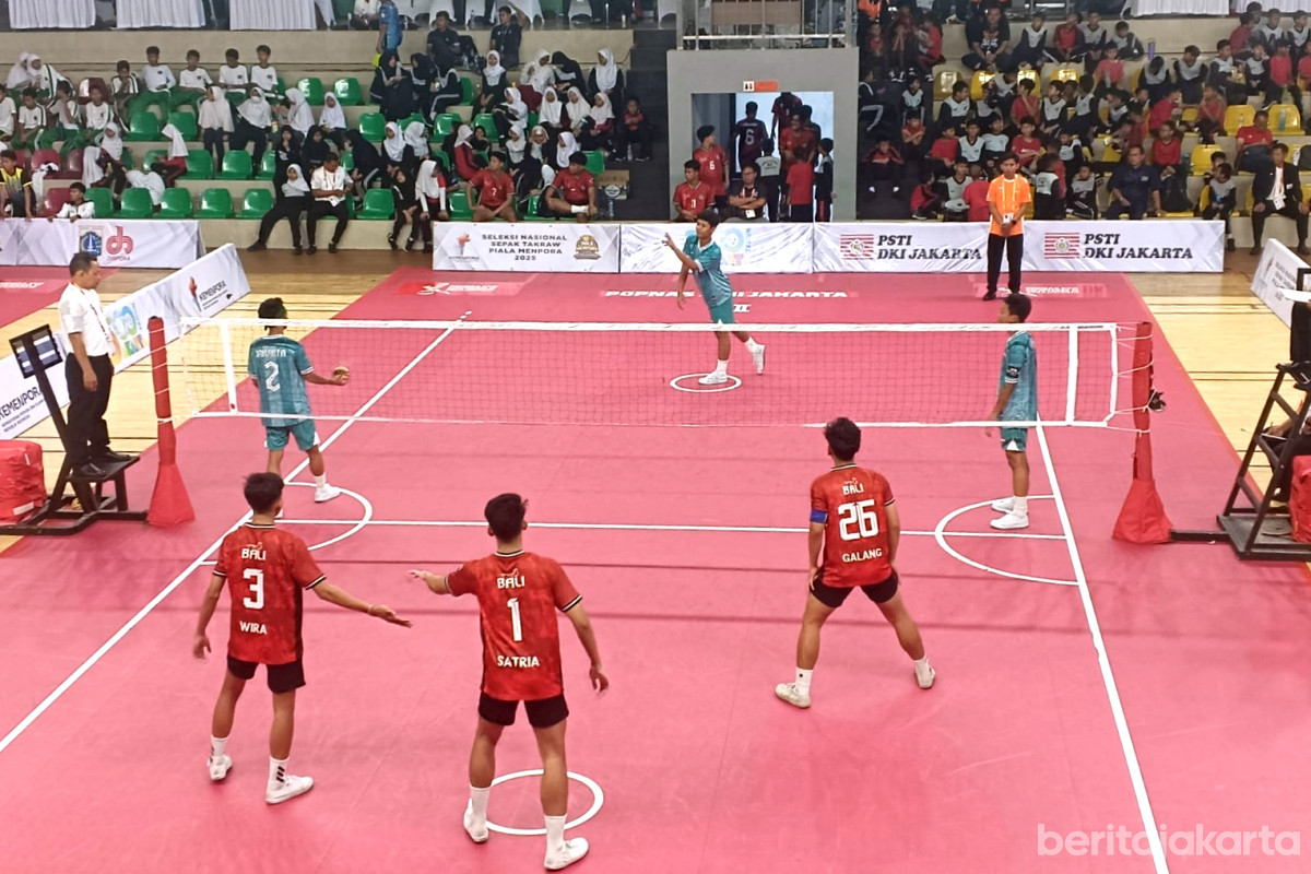 Tim Sepak Takraw DKI Jakarta tampil dominan melawan tim dari Provinsi Bali di POPNAS 2025