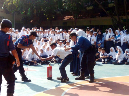 950 Siswa SMPN 253 Jaksel Ikuti Sosialisasi Penanggulangan Kebakaran