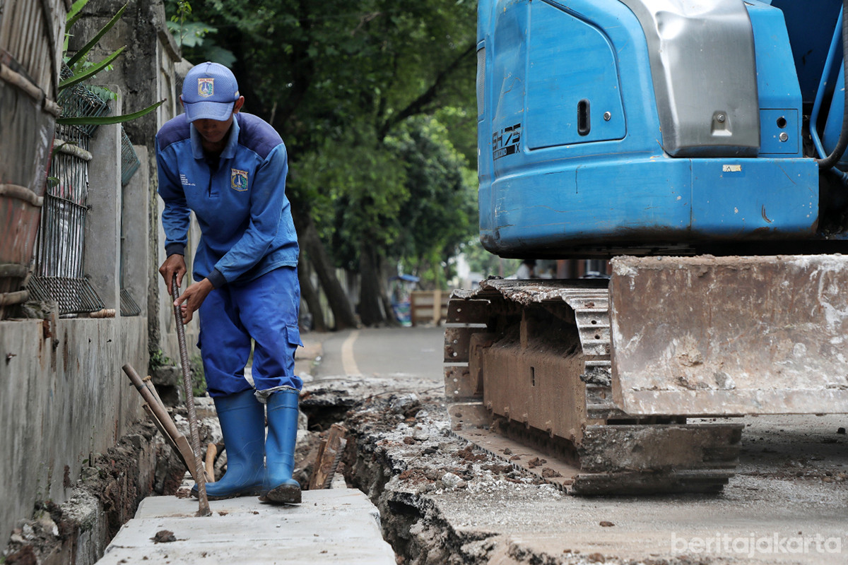 Normalisasi saluran air di Jalan Batas II Kebagusan dikebut