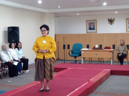 Ikatan Keluarga DPRD Gelar Pelatihan Visual Poise dan Social Graces