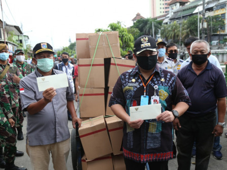 Pemprov DKI Distribusikan 18 Ribu Paket Bantuan Sosial di Penjaringan