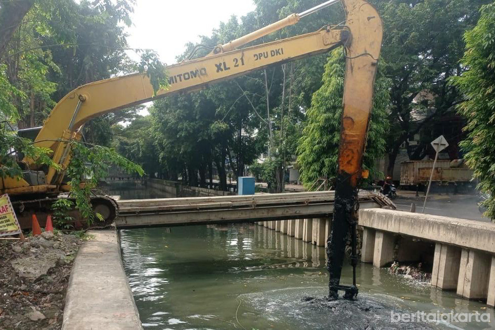 Sedimen Sudah Berhasil Diangkat dari Kali Phb Sunter C 