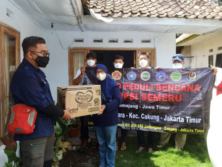 RW 12 Kelurahan Jatinegara Gerakkan Warganya Perduli Erupsi Semeru 