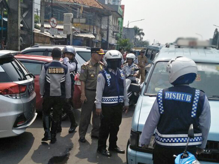 81 Petugas Gabungan Gelar BTT di Jatinegara