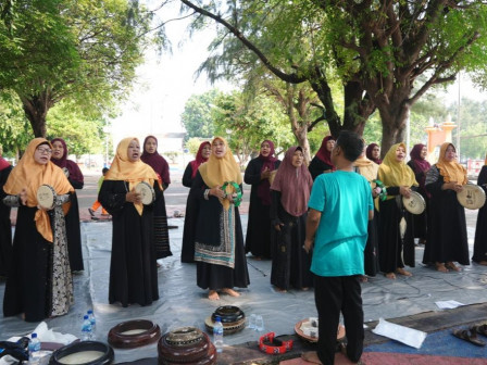 Warga Pulau Pramuka Dilatih Seni Musik Qasidah