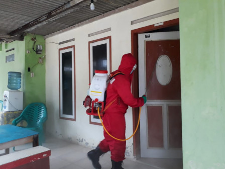 Homestay Tempat Isolasi Mandiri Warga Pulau Tidung di Disinfektan 