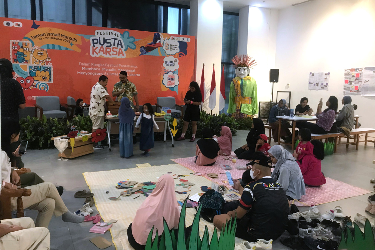 Dispusip memperkenalkan Arsip dan Kota Dagang Jakarta kepada Anak-anak