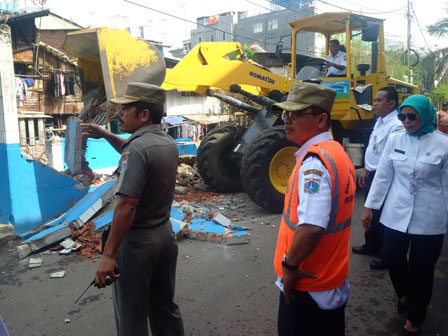  Lagi, Bangli di Bantaran Kali Beton Ditertibkan