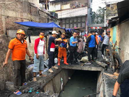 Puing Sisa Kebakaran di Krendang Dibersihkan