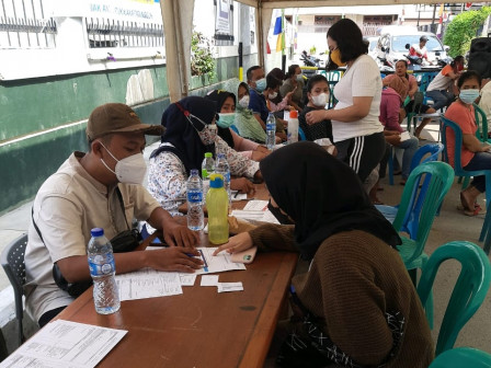 Ratusan Warga Wijaya Kusuma Manfaatkan Layanan Mobil Vaksin Keliling