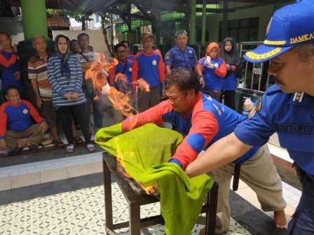  50 Warga Kampung Melayu Ikuti Pelatihan Penanggulangan Kebakaran 