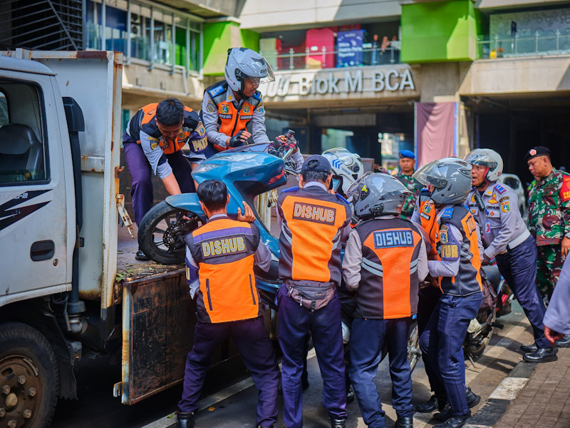 Sudinhub Jaksel Terus Gencarkan Operasi Parkir Liar di Blok M 