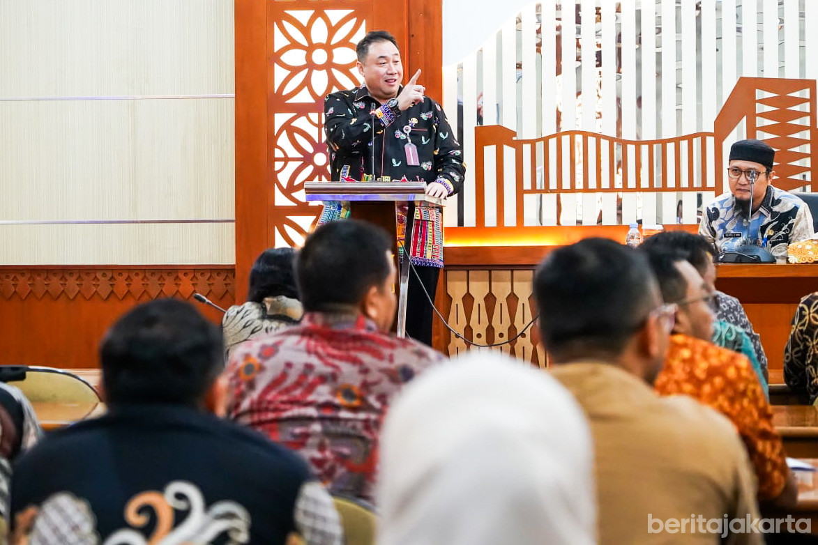 Wakil Wali Kota Jakpus, Eric PZ Lumbun membuka kegiatan sosialisasi