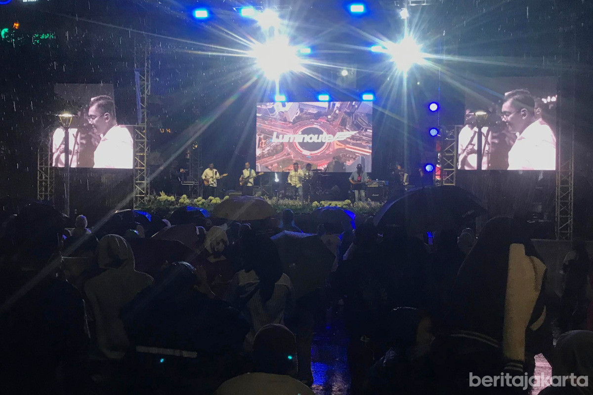 Seruan Kepedulian untuk Sumatra, Lagu Heal The World Menggema di Panggung FX Sudirman 