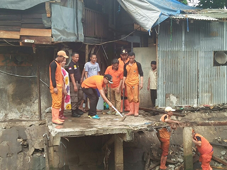 Bangunan Liar di Petojo Utara Dibongkar