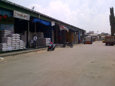 Pasar Induk Beras Cipinang Masih Lengang