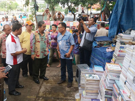 Pedagang Pasar Senen Dilarang Gunakan Badan Jalan