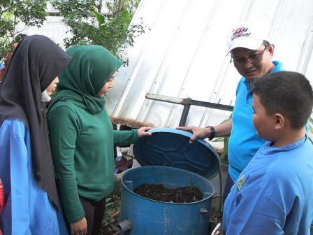 Jajaran Kelurahan Karet Kuningan Edukasi Pengelolaan Sampah Kepada Pelajar