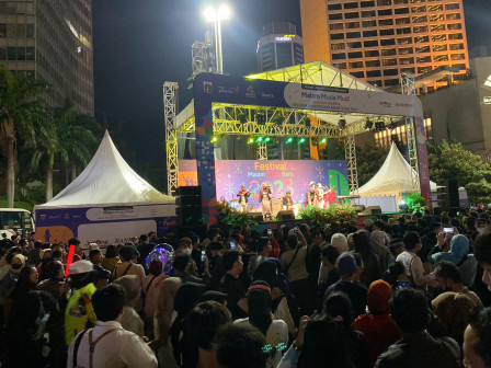 Warga Ramaikan Panggung Malam Muda Mudi Jakarta 
