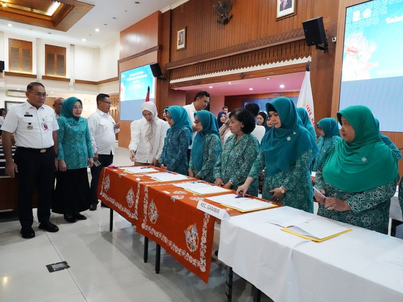 Wali Kota Jakpus Hadiri Penandatangan Pendirian Koperasi PKK Rosella di 44 Kelurahan