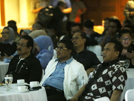 Pejabat DKI Nobar Debat Kandidat Cagub-Cawagub