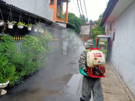 Hampir 9 Bulan Pandemi, Gulkarmat Jaktim Semprot Disinfektan di 8.521 Lokasi