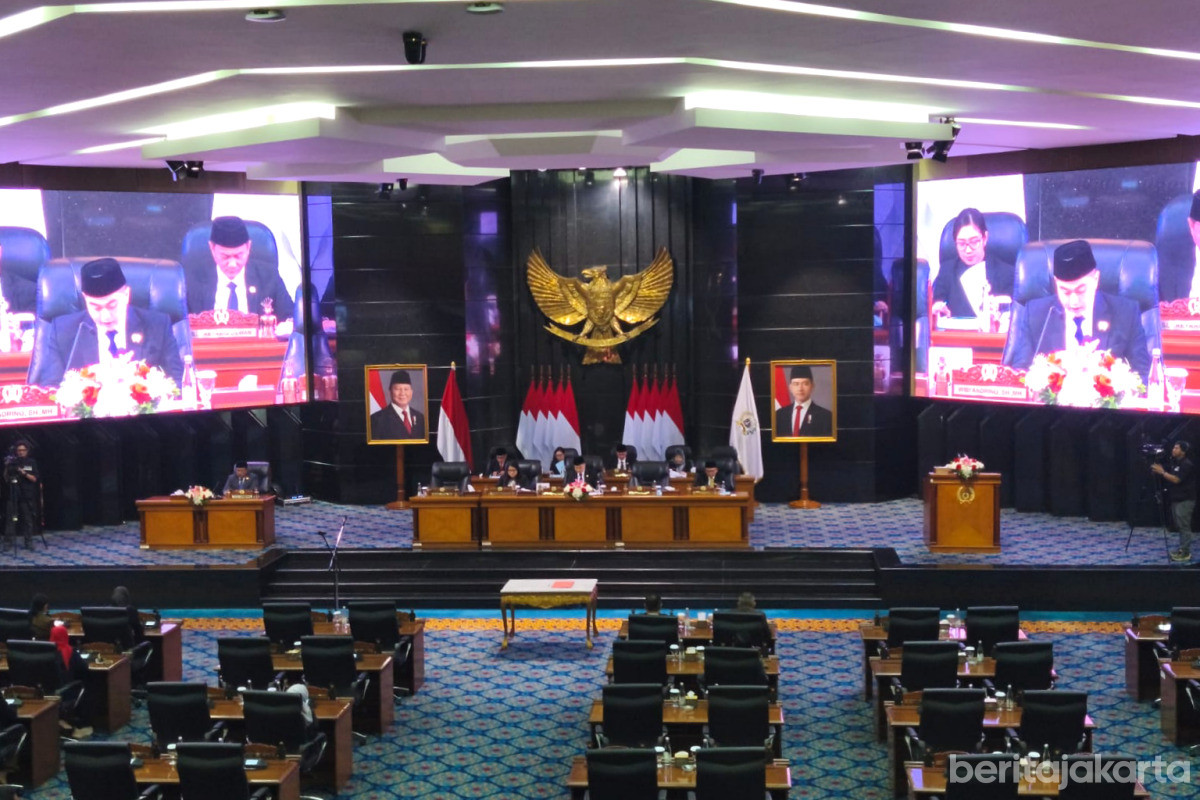 Rapat paripurna yang dipimpin Wakil Ketua DPRD DKI Jakarta, Wibi Andrino