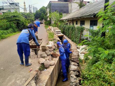 Saluran Air Jalan Mandor Hasan Bambu Apus Diperbaiki