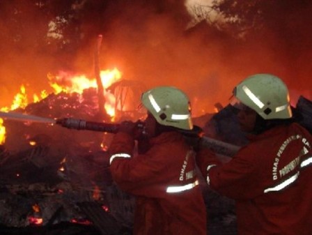 Kerugian Terbakarnya Gudang Busa Capai Rp 900 Juta