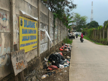 Warga Semanan Keluhkan Jalur Hijau Jadi TPS Liar