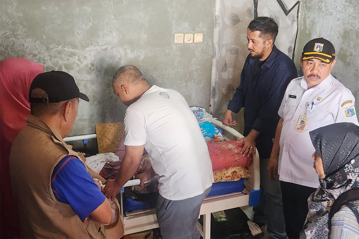 Warga miskin di Cempaka Putih diberi bantuan