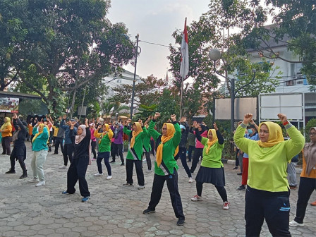  Puluhan Warga Cempaka Putih Timur Ikuti Senam Bersama