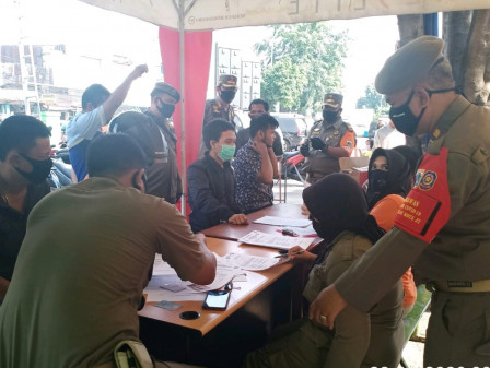 59 Pelanggar PSBB Terjaring Razia Petugas di Kramat Jati