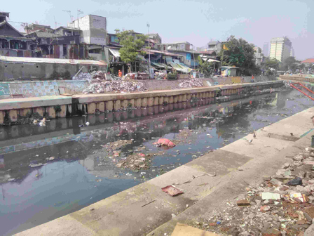 Kali Ciliwung Masih Dipenuhi Sampah