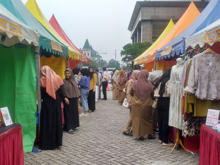  Bazar Pasar Murah di Kantor Walkot Jakbar Diserbu Pembeli