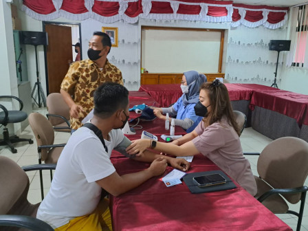 88 Pegawai di Kecamatan Pasar Minggu Divaksinasi