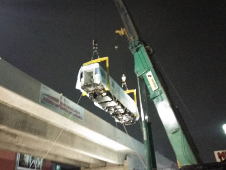 Pengangkatan Kereta LRT Fase I Ditarget Rampung Malam ini	