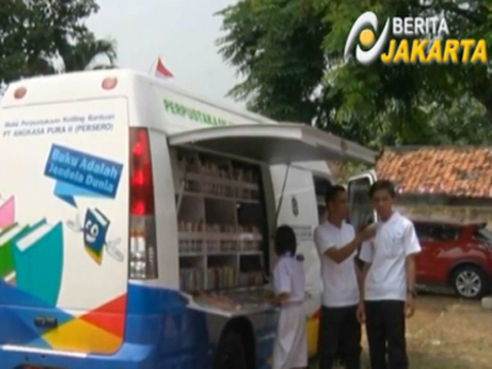 Mobil Perpustakaan Keliling SMPN 49 Dipindahkan ke SMAN 68