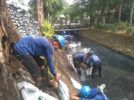 Saluran Phb Labrata di Bersihkan Sudin SDA Jakarta Barat