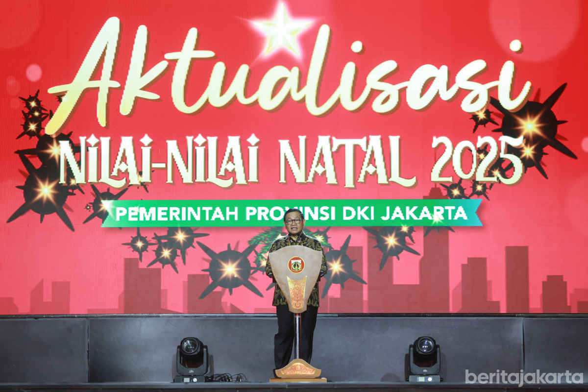 Pramono memberikan sambutan pada acara aktualisasi nilai-nilai Natal 2025 di JIEXPO Kemayoran
