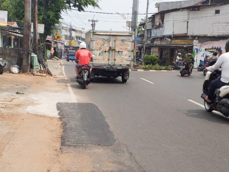 18 Titik Jalan Rusak di Jalan Kedoya Raya Kelar Diperbaiki