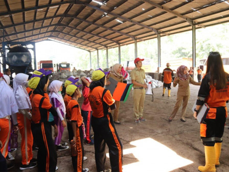 Dinas LH Adakan Wisata Edukasi Lingkungan ke TPST Bantar Gebang