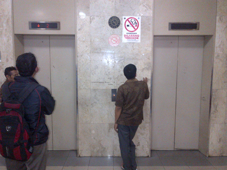 Operasional Lift Rusun Jatinegara Barat Digilir