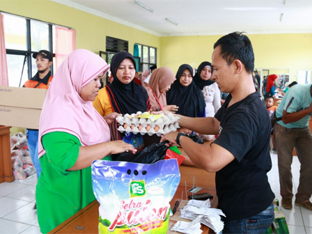 PT Food Station Gelar Pangan Murah di RPTRA Rorotan Indah