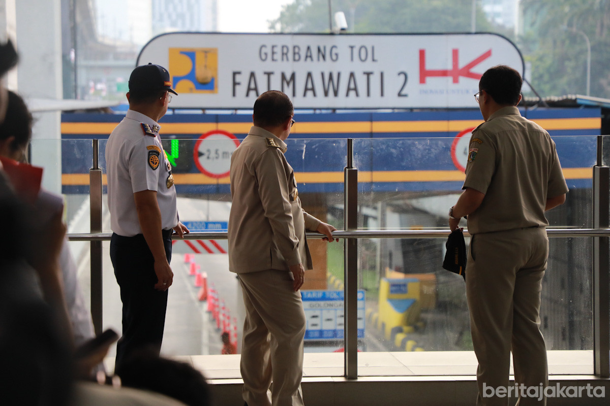 Gubernur Pramono saat meninjau pembukaan gerbang Tol Fatmawati 2
