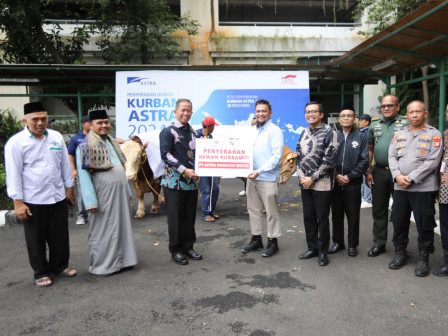 Pemkot Jakut Terima Bantuan Hewan Kurban dari Astra Internasional 