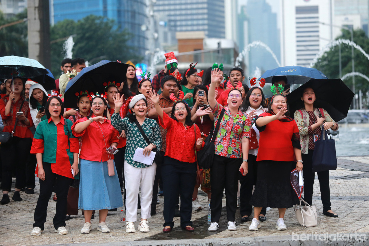 Para Caroller mulai bernyanyi saat Kegiatan Christmas Carol di Bundaran HI