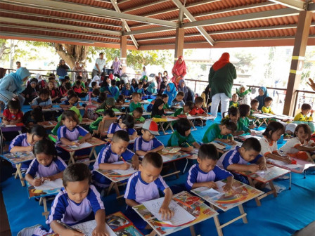 100 Siswa Meriahkan Festival Anak Pulau di RPTRA Tidung Ceria